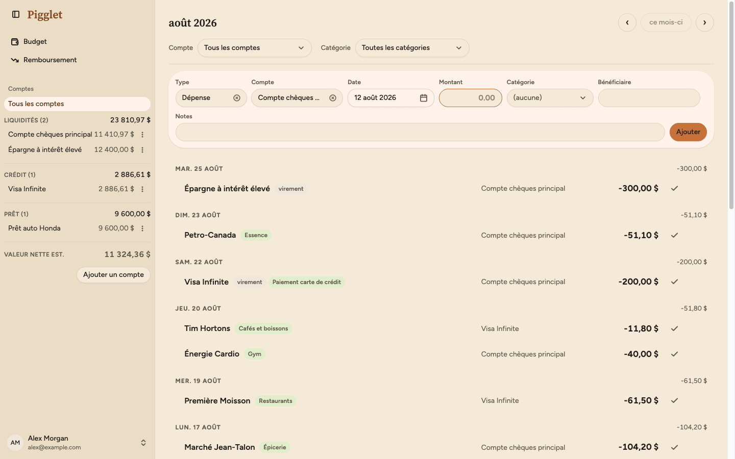 La page Transactions de Pigglet, listant un mois de dépenses sur tous les comptes avec leur catégorie